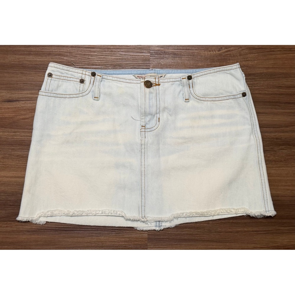 VTG Y2K Abercrombie & Fitch Light Wash Denim Mini Skirt Raw Hem Size 2
